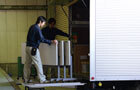 180坪の倉庫から40t分の学習塾の什器類を搬出