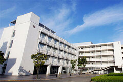 教授室と教室をリニューアルするため家電と什器を処分